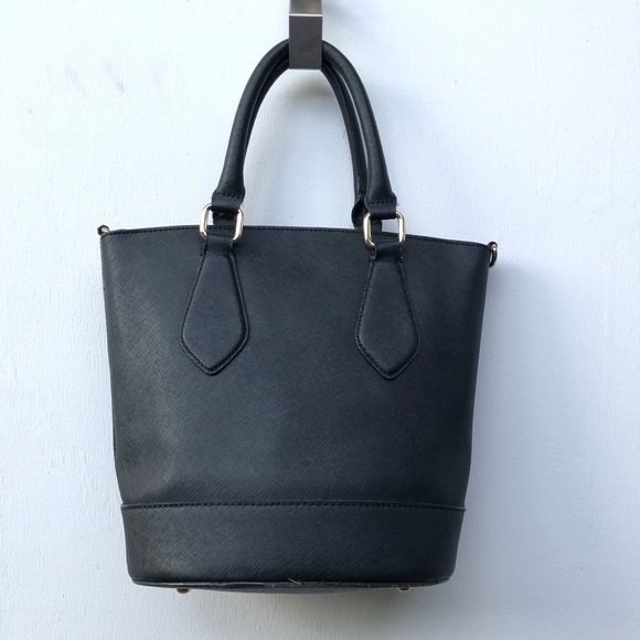 Sold❌Calvin klein leather bucket bag - Picture 2 of 8